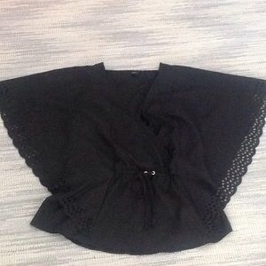 Black flowy arm blouse